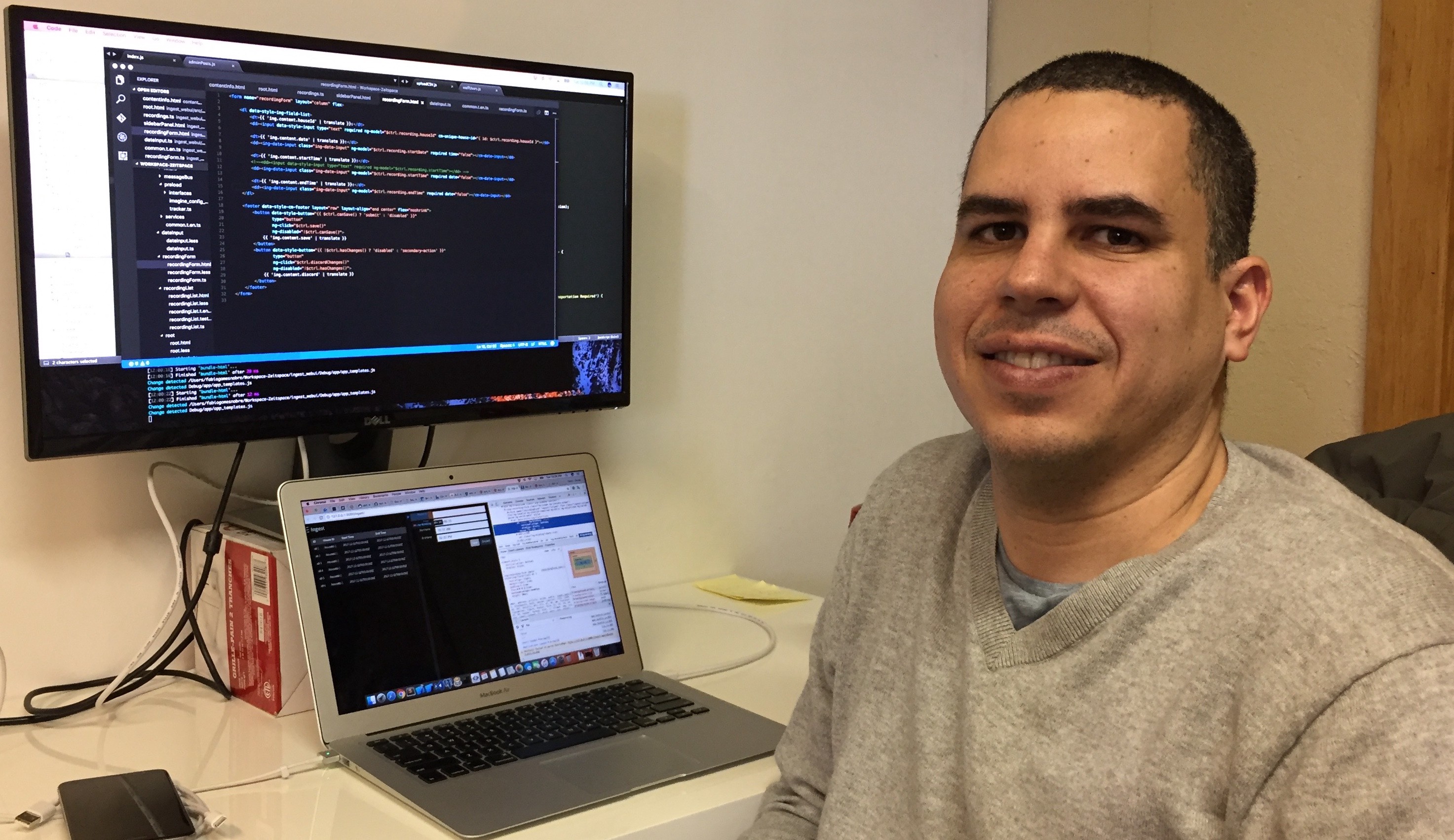 Fabio Nobre in-front of his computer with a code editor open